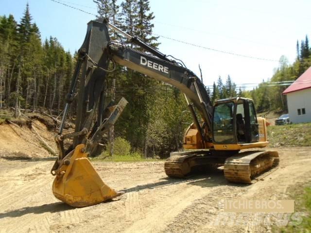 John Deere 225 DLC Bandgrävare