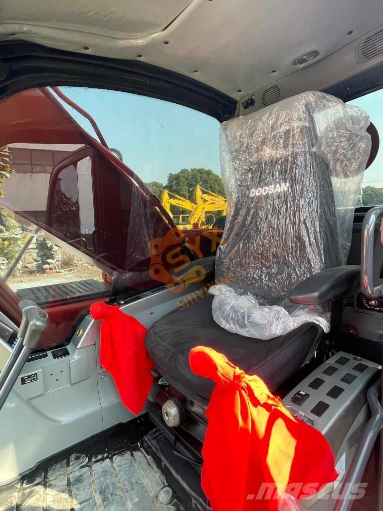 Doosan DX 225 LC Bandgrävare