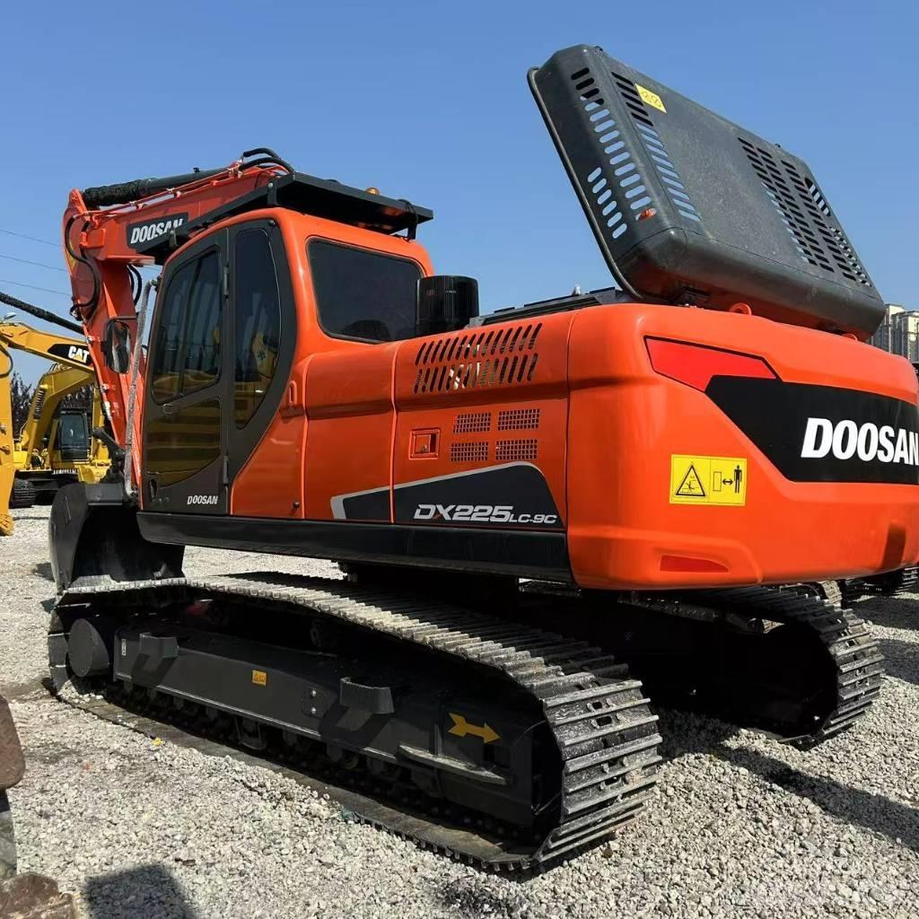 Doosan 225LC-9c Bandgrävare