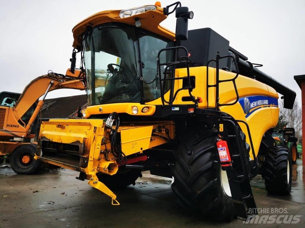 New Holland CX 8070 Skördetröskor