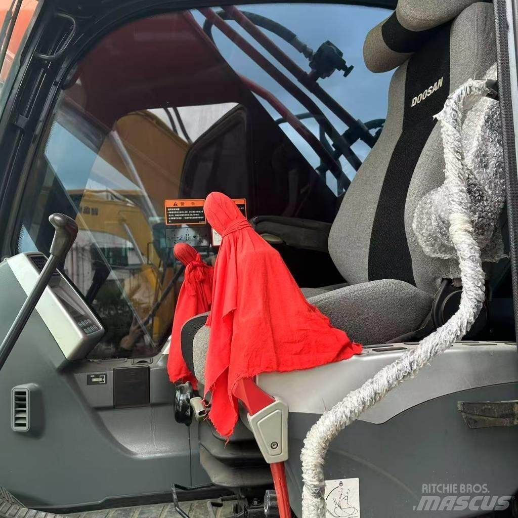 Doosan 225LC-9 Bandgrävare