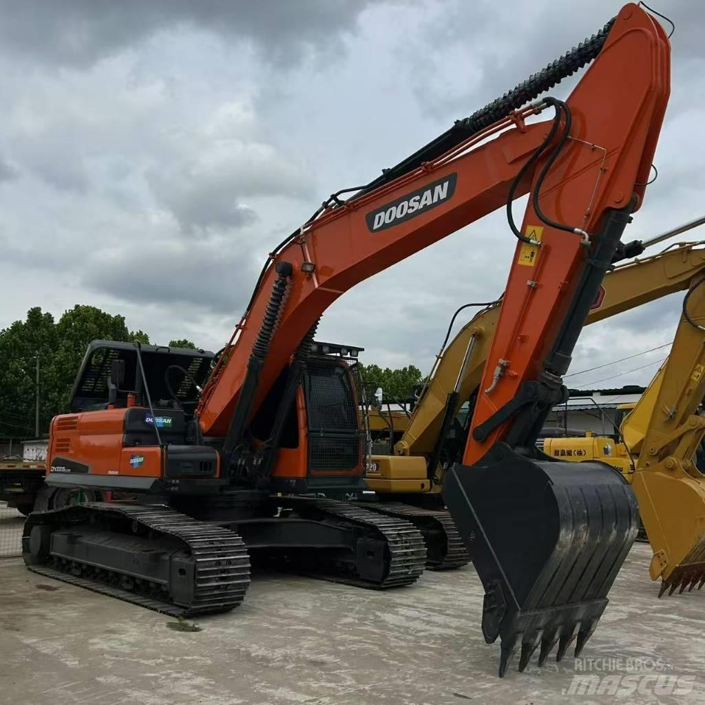 Doosan 225LC-9 Bandgrävare