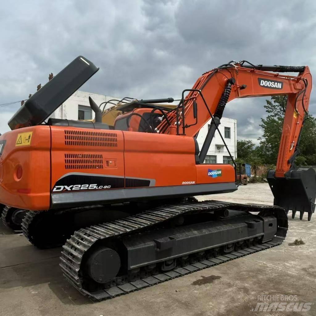 Doosan 225LC-9 Bandgrävare