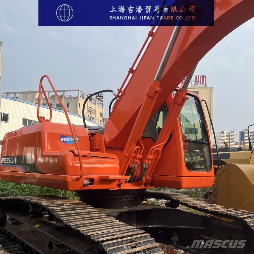Doosan DH 225 Bandgrävare