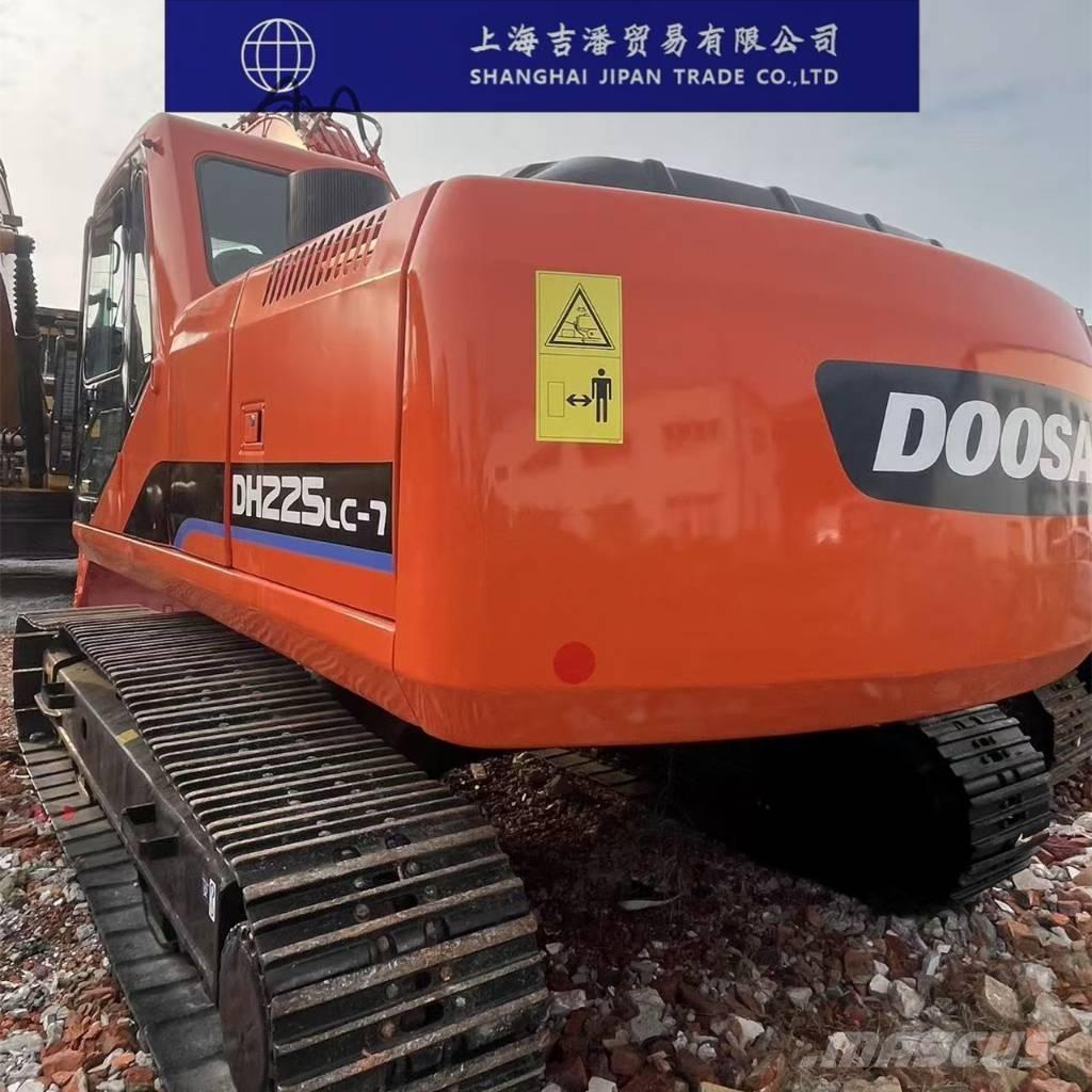 Doosan DH 225 Bandgrävare