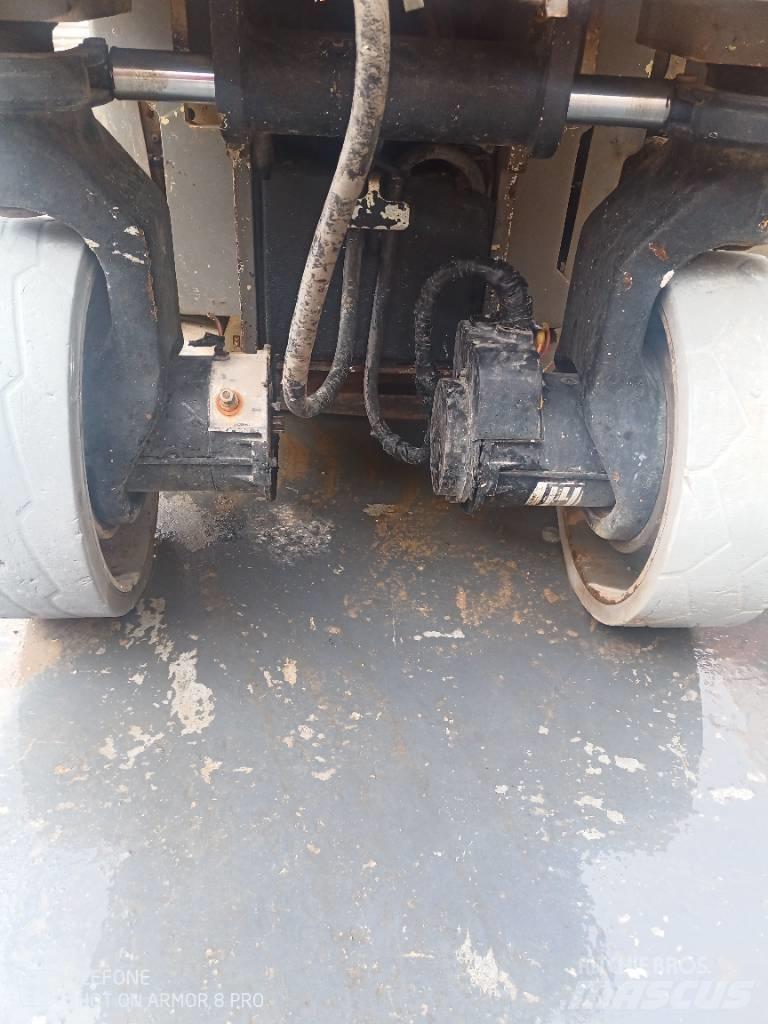 JLG 2030 ES Saxliftar