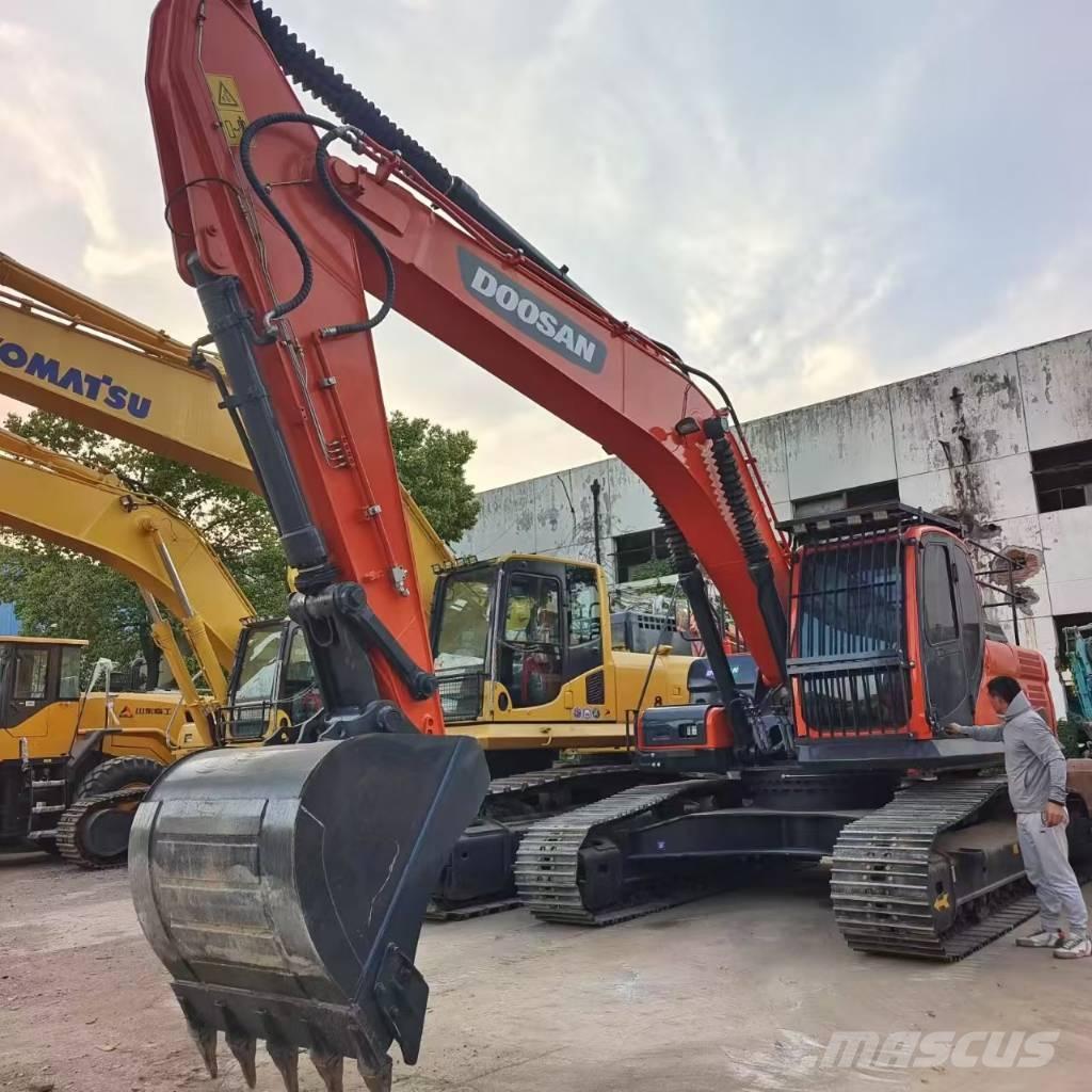Doosan DX 300 LC Bandgrävare