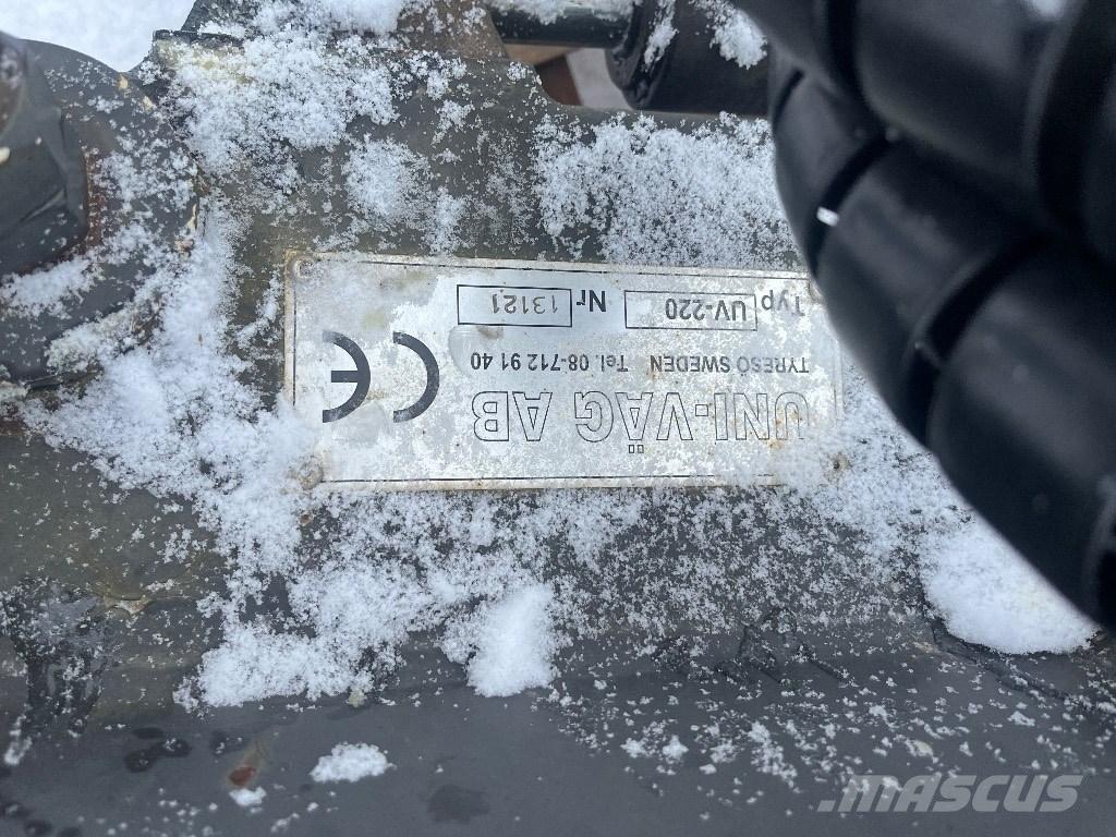 Uni-väg UV-220 Snöplogar