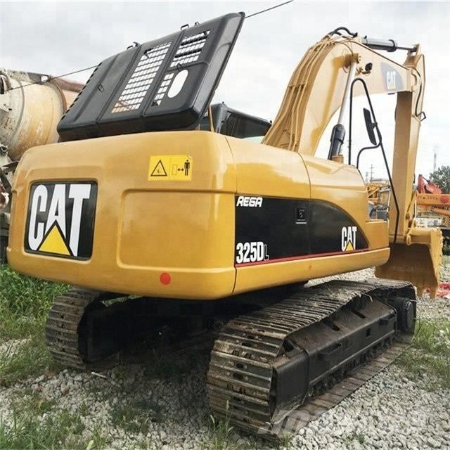 CAT 325 D L Bandgrävare