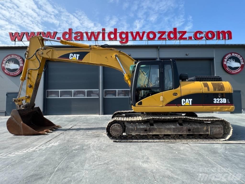 CAT 323 D L Bandgrävare