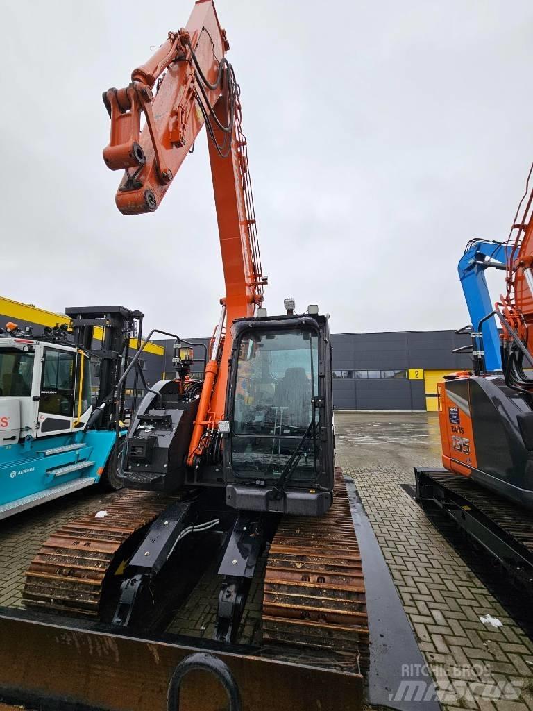 Hitachi ZX 135 US-7 Bandgrävare
