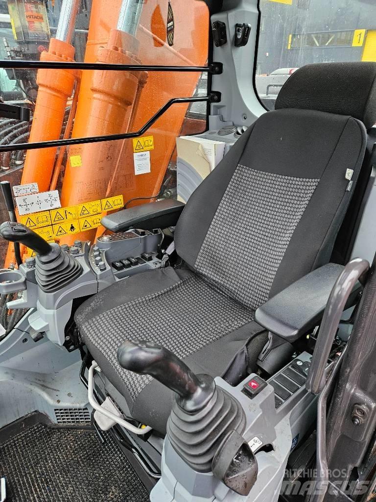 Hitachi ZX 135 US-7 Bandgrävare
