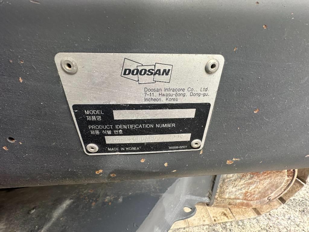 Doosan DX 300 LC-5 Bandgrävare