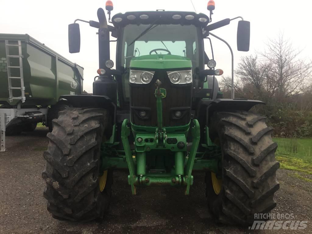 John Deere 6215 R Traktorer