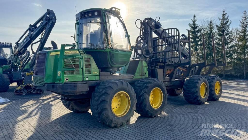 John Deere 1110 E Skotare