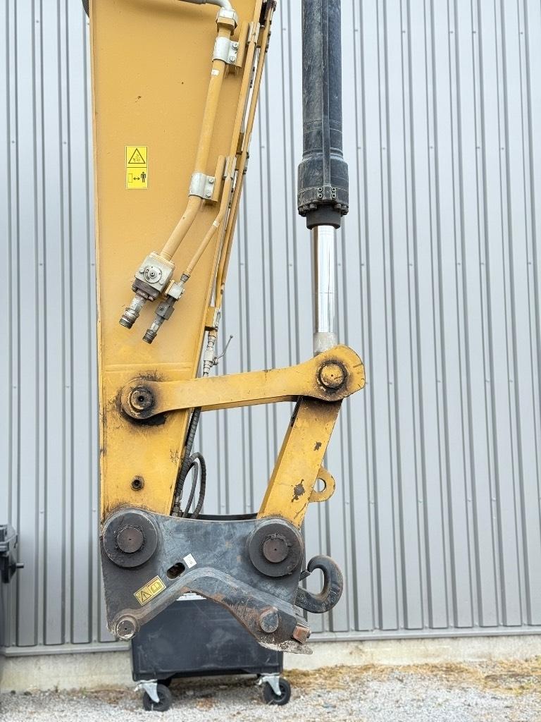 CAT 326 F L Bandgrävare