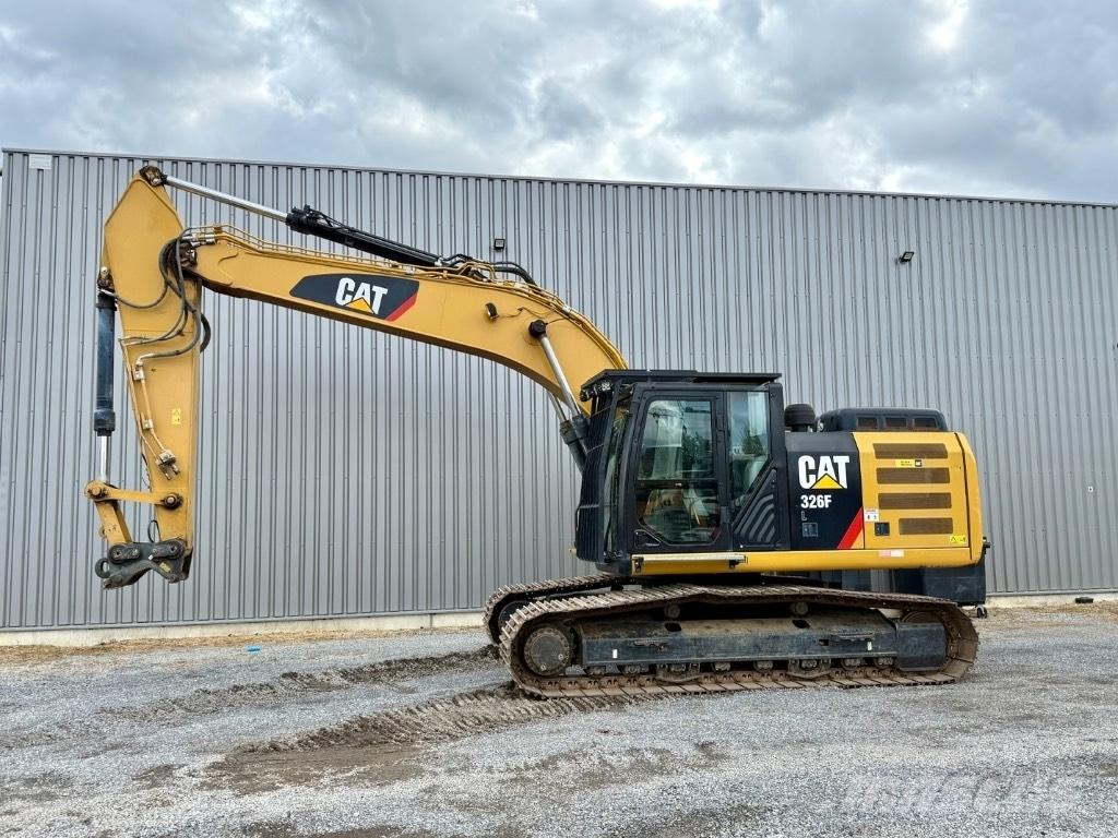 CAT 326 F L Bandgrävare