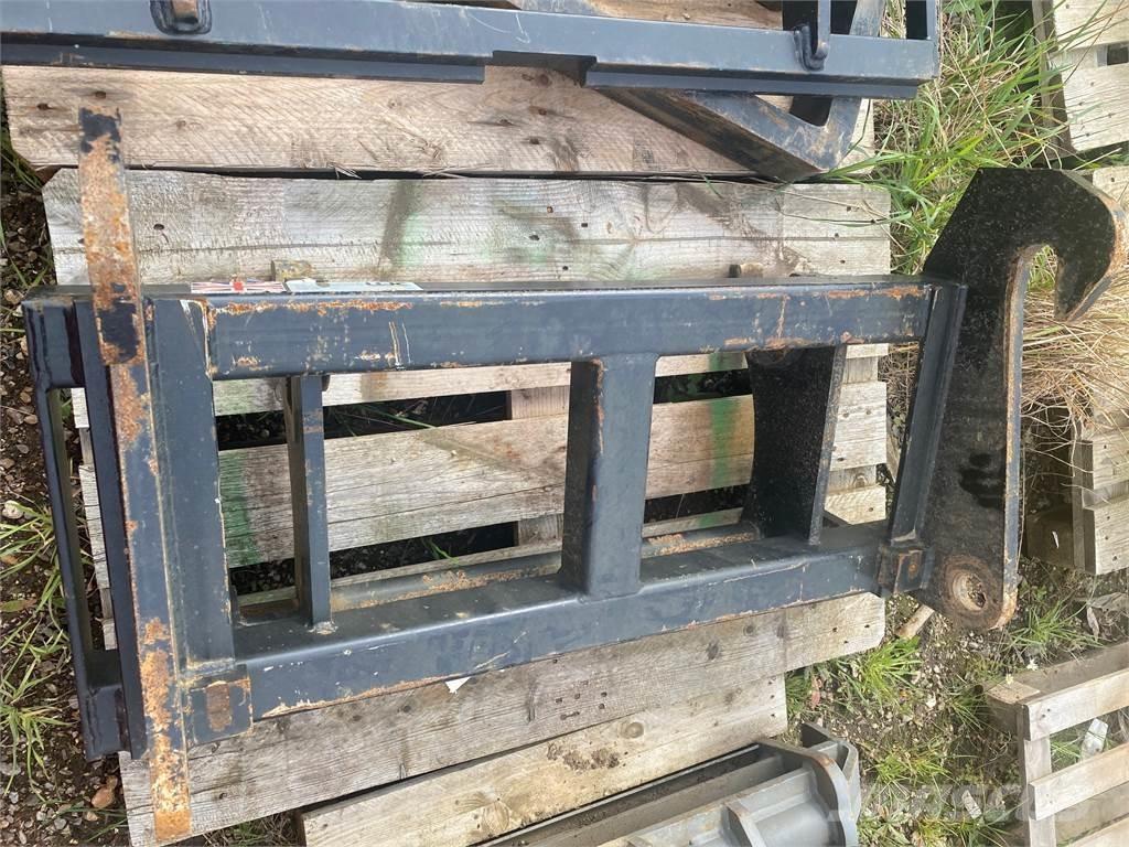  ADAPTOR PLATE Redskapsbärare för lantbruk