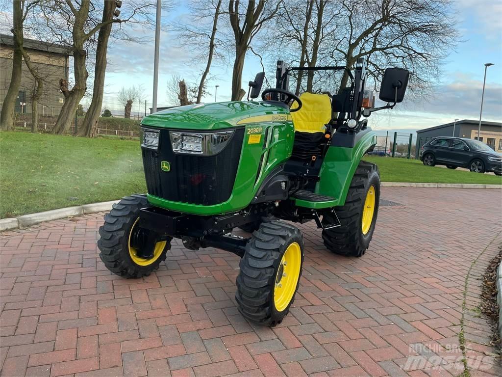 John Deere 2038R Kompakttraktorer