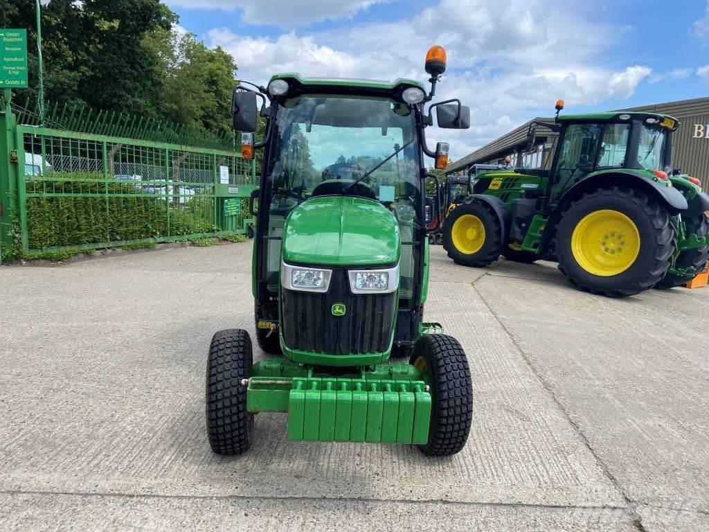 John Deere 3046R Kompakttraktorer