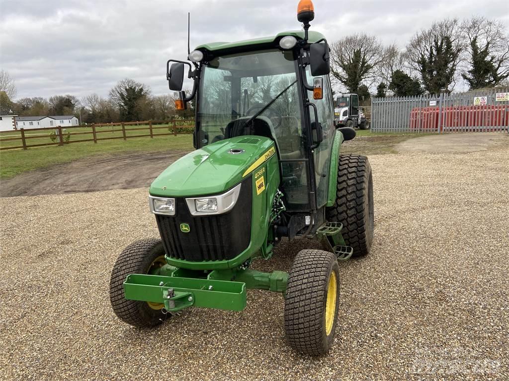 John Deere 4066R Kompakttraktorer