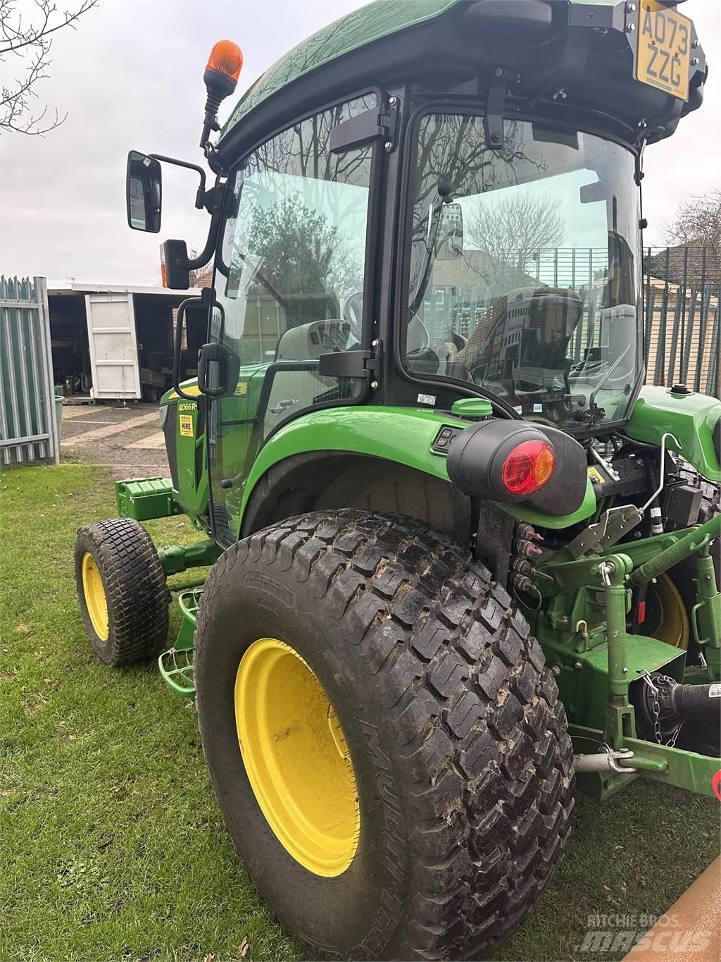 John Deere 4066R Kompakttraktorer