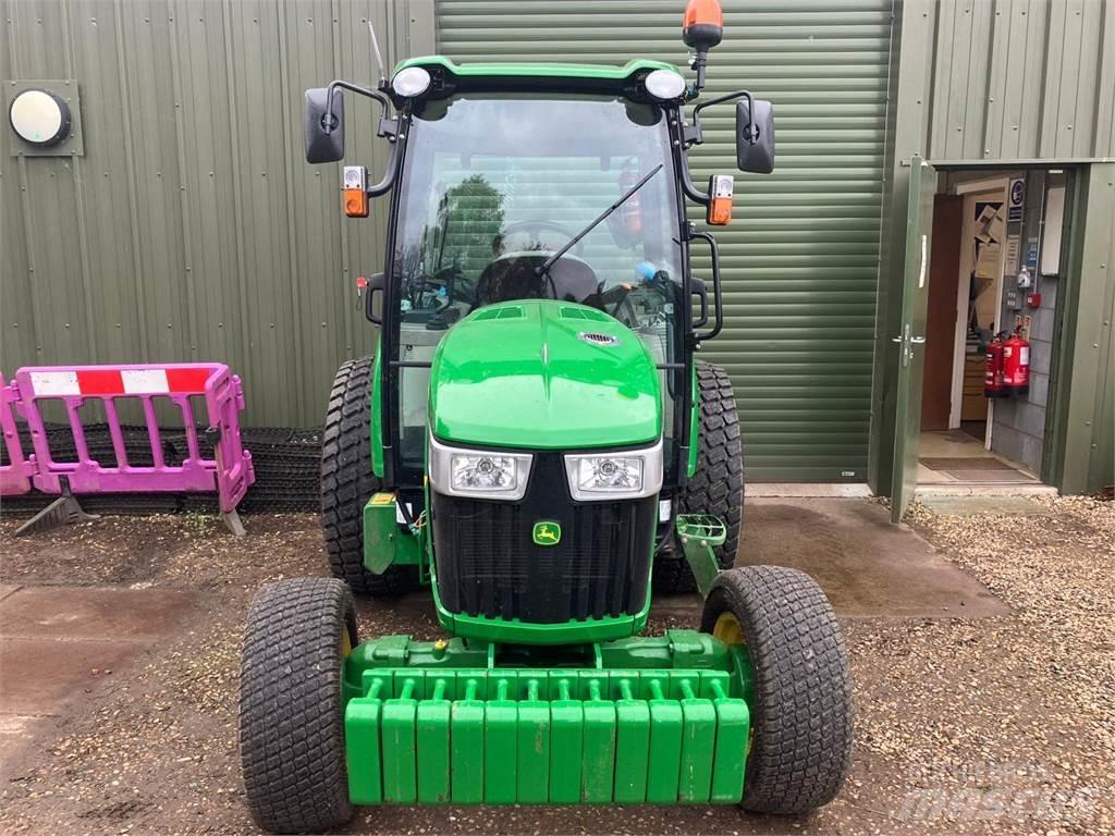 John Deere 4066R Kompakttraktorer