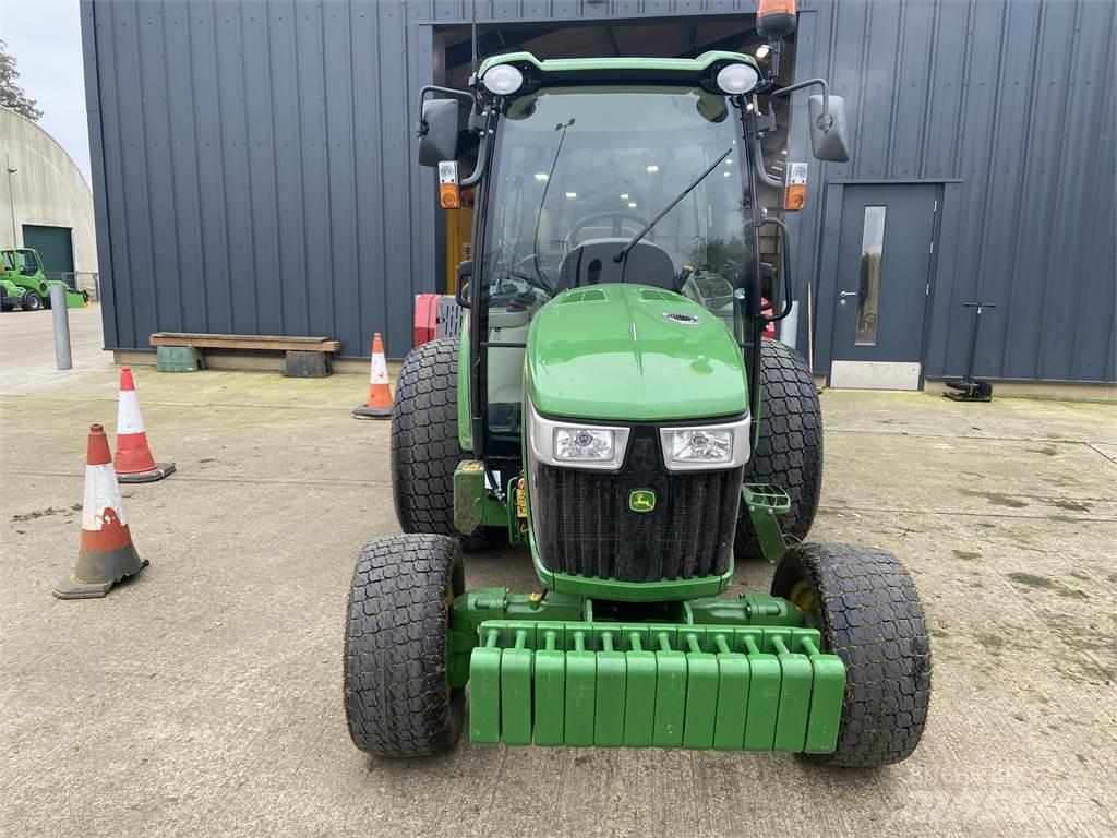 John Deere 4066R Kompakttraktorer