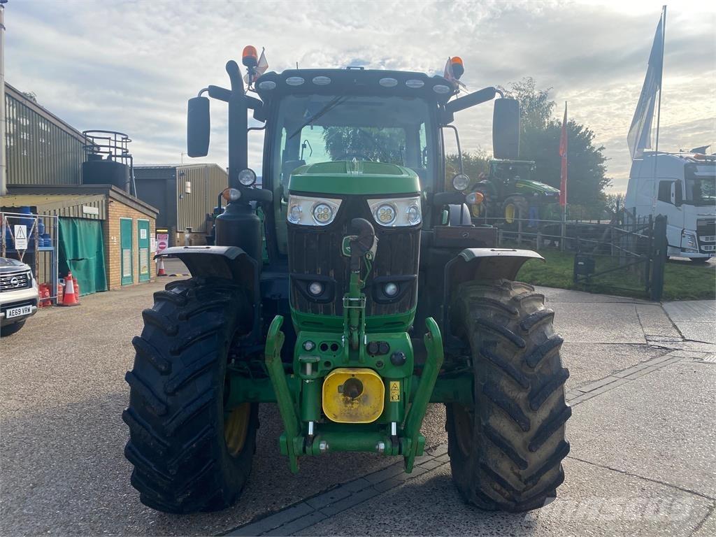 John Deere 6215R Traktorer