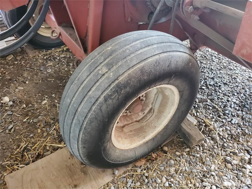 Hesston 4650 Rundbalspressar