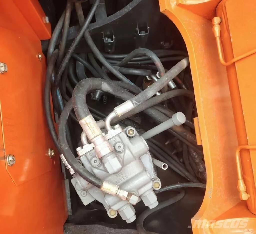 Hitachi 135US-6 Bandgrävare