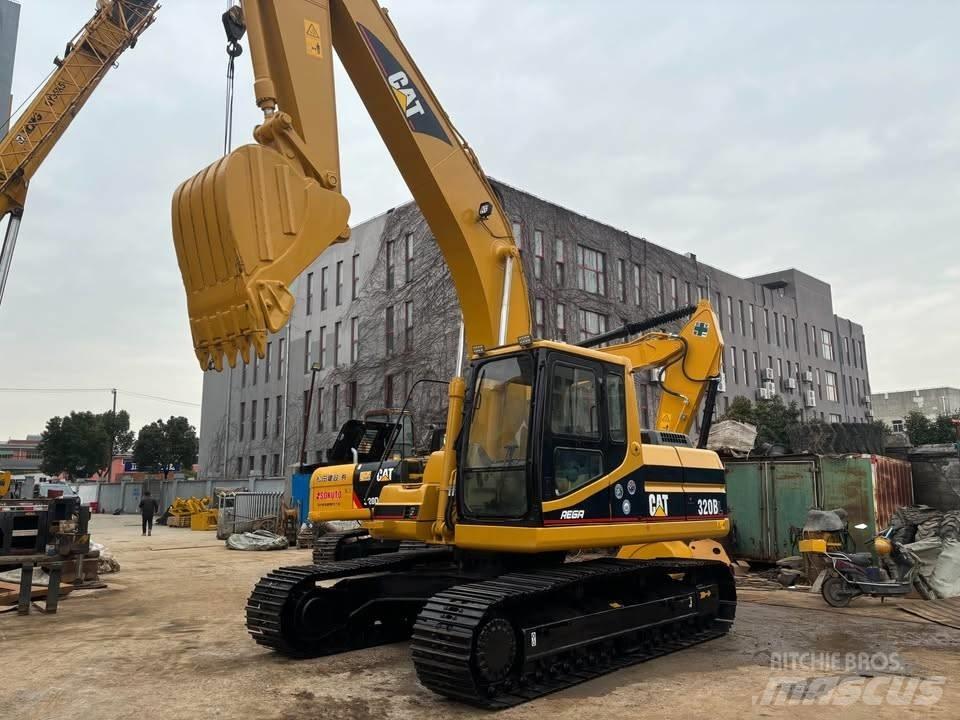 CAT 320 B L Bandgrävare