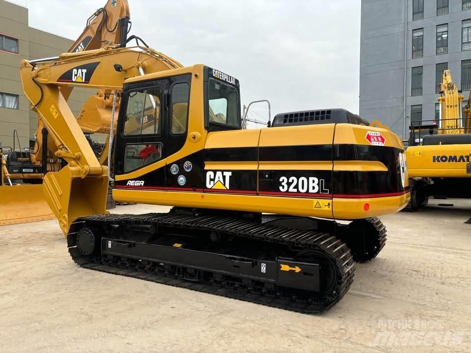 CAT 320 B L Bandgrävare