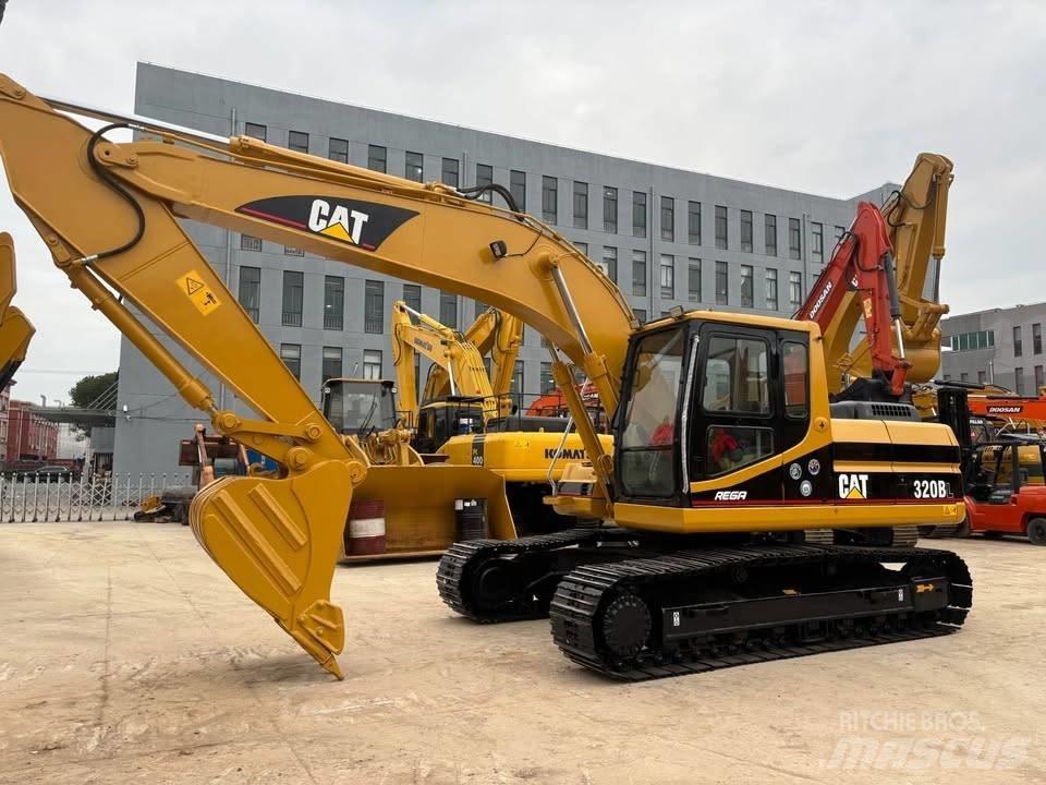 CAT 320 B L Bandgrävare