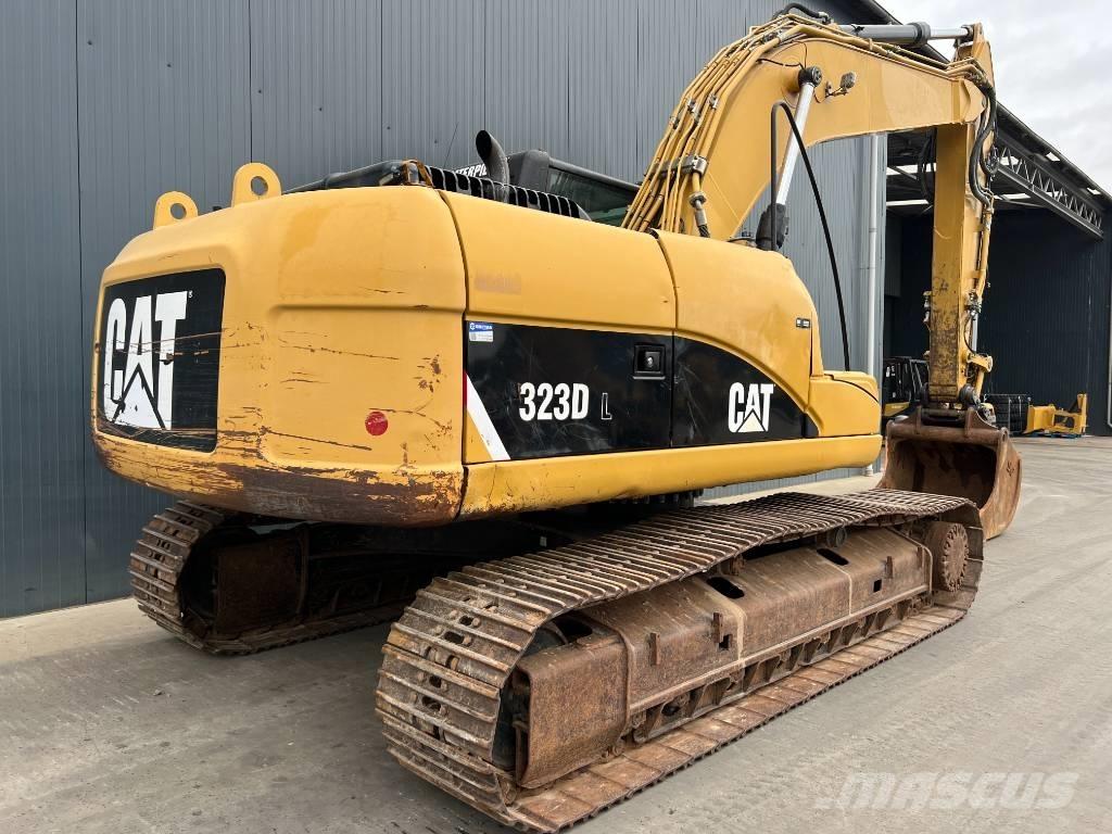 CAT 323D L Bandgrävare