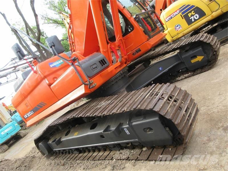 Doosan DX 300 LC Bandgrävare
