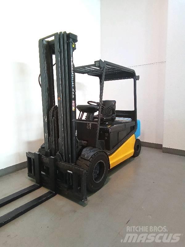 OM XE 50 Elmotviktstruckar