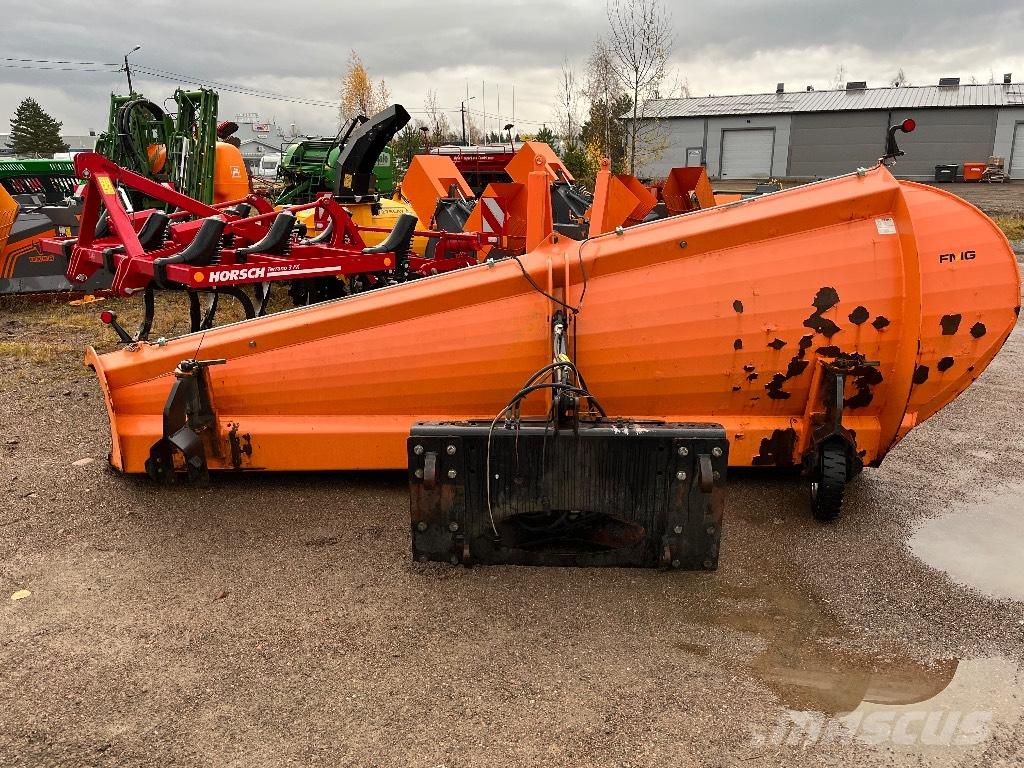 FMG 390 Snöblad och plogar