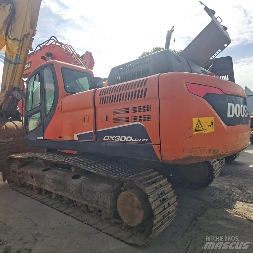 Doosan DX 300 LC Bandgrävare
