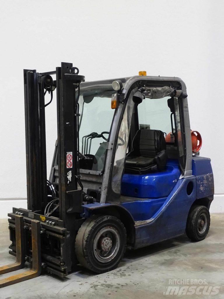 Cesab M325G Gasolmotviktstruckar