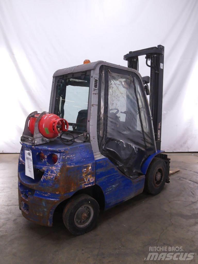 Cesab M325G Gasolmotviktstruckar