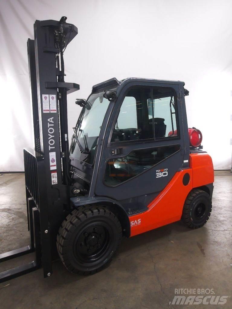 Toyota 02-8FGF30 Gasolmotviktstruckar