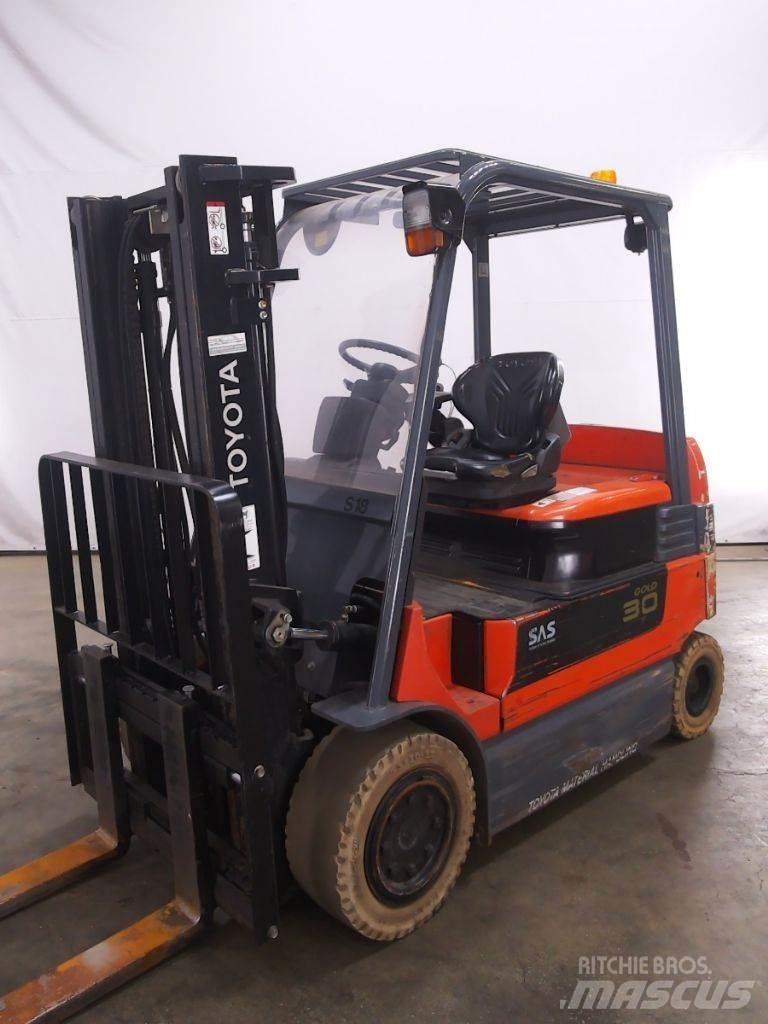 Toyota 7FBMF30 Elmotviktstruckar