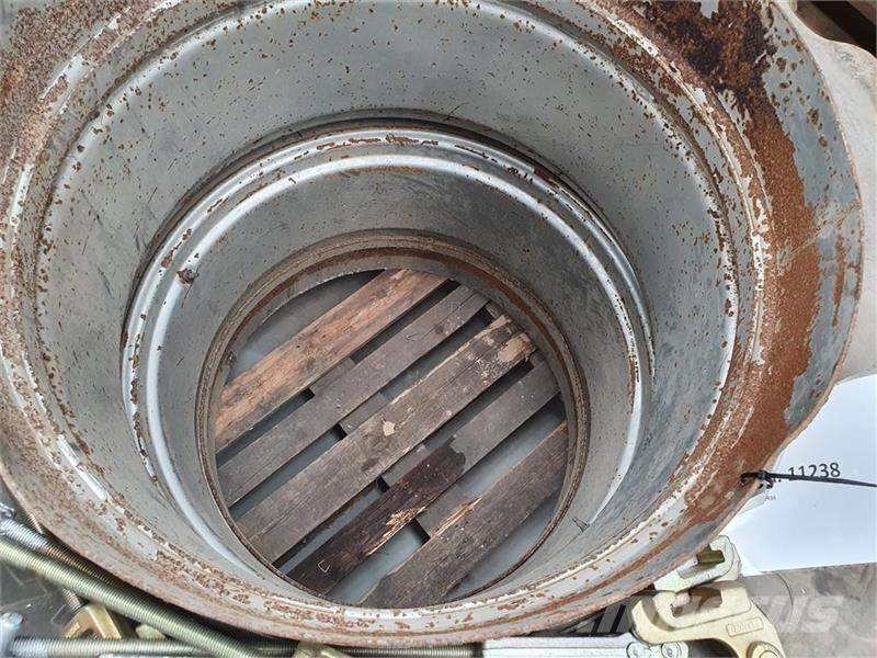  - - - 16.9 R38 Däck, hjul och fälgar