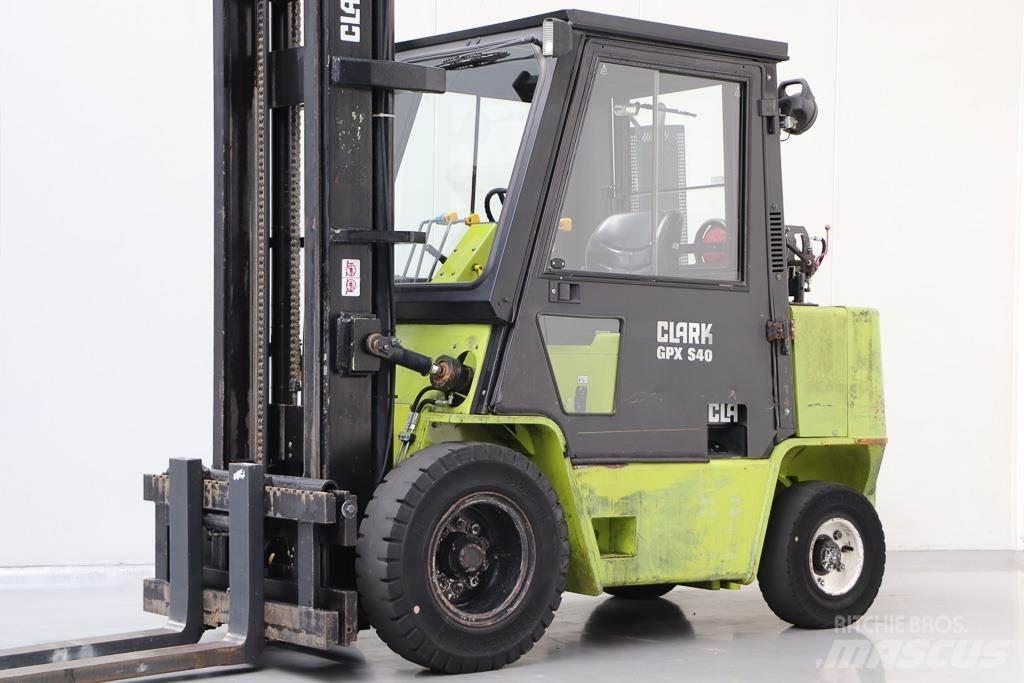 Clark GPX 40 Gasolmotviktstruckar