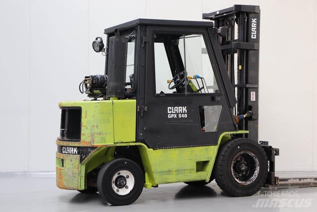 Clark GPX 40 Gasolmotviktstruckar