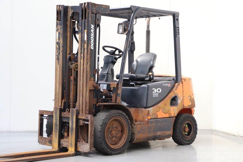 Doosan D30S-5 Dieselmotviktstruckar