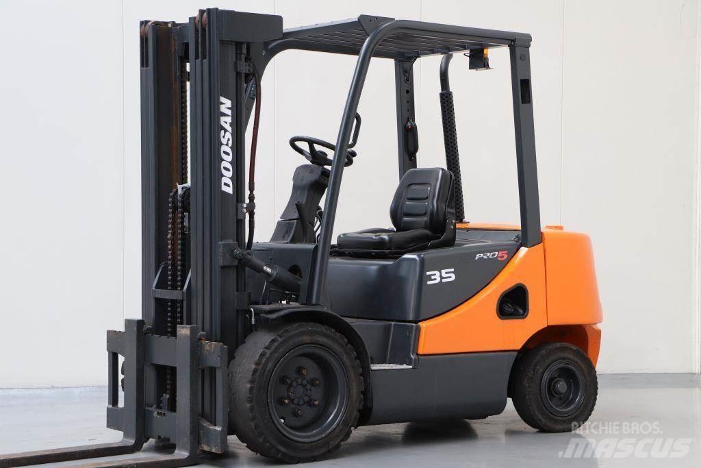 Doosan D35S Dieselmotviktstruckar
