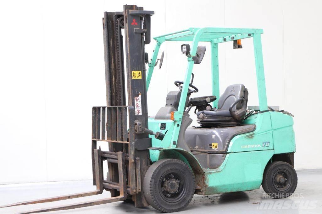 Mitsubishi FG25NT Gasolmotviktstruckar