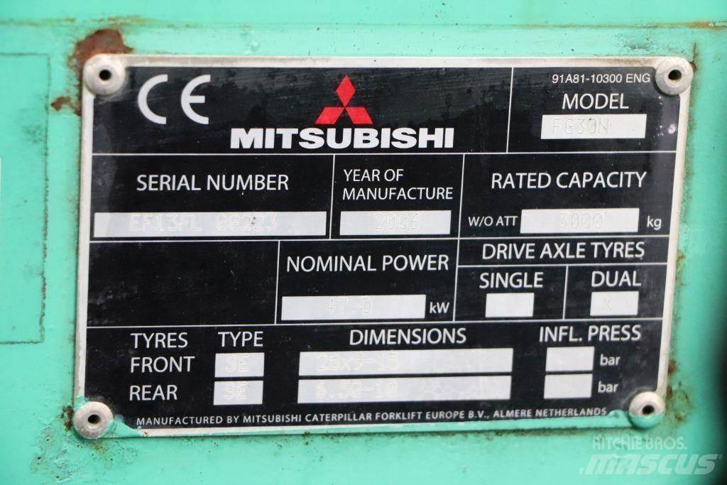 Mitsubishi FG30N Gasolmotviktstruckar